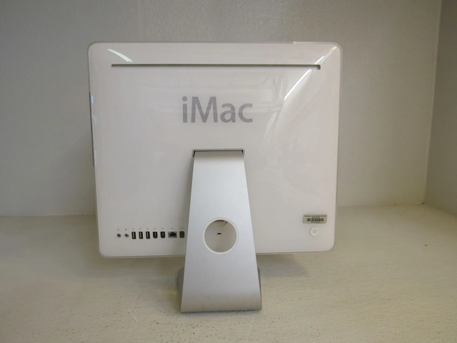 Apple iMac 17 in All In One Computer Bare Unit M White/Gray 1.83GHz A1195 -- Used