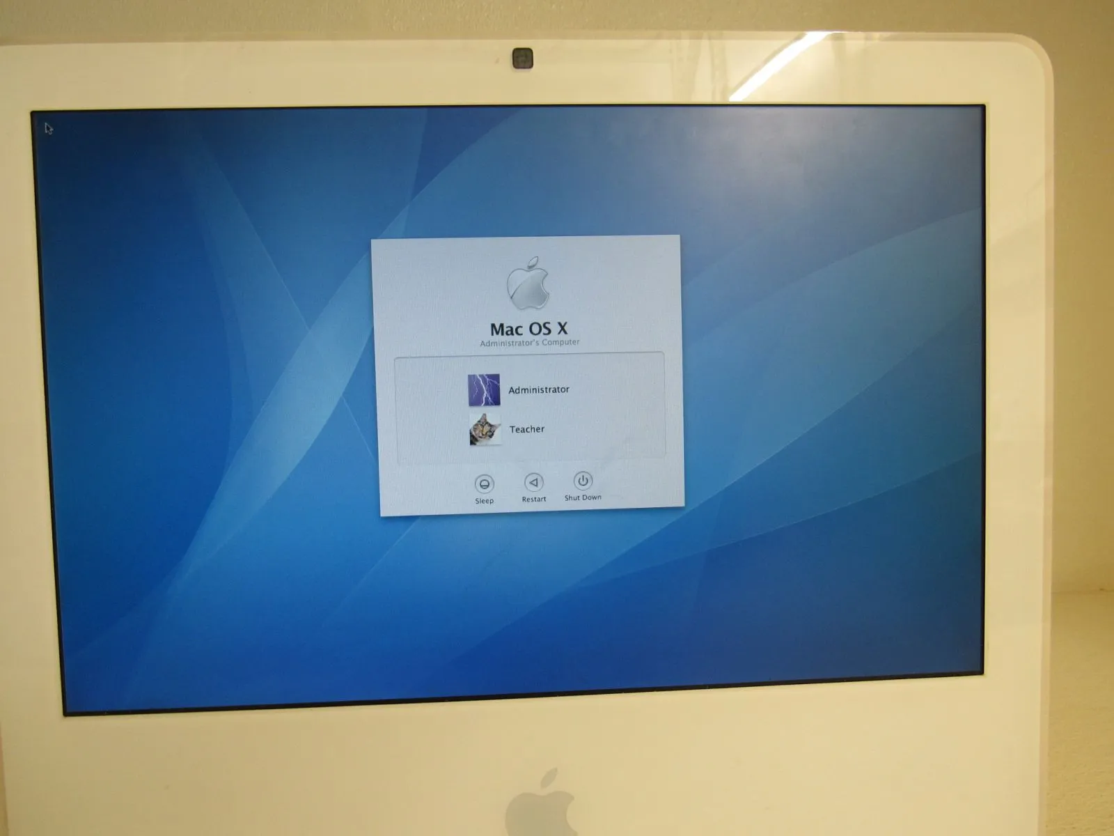 Apple iMac 17 in All In One Computer Bare Unit M White/Gray 1.83GHz A1195 -- Used