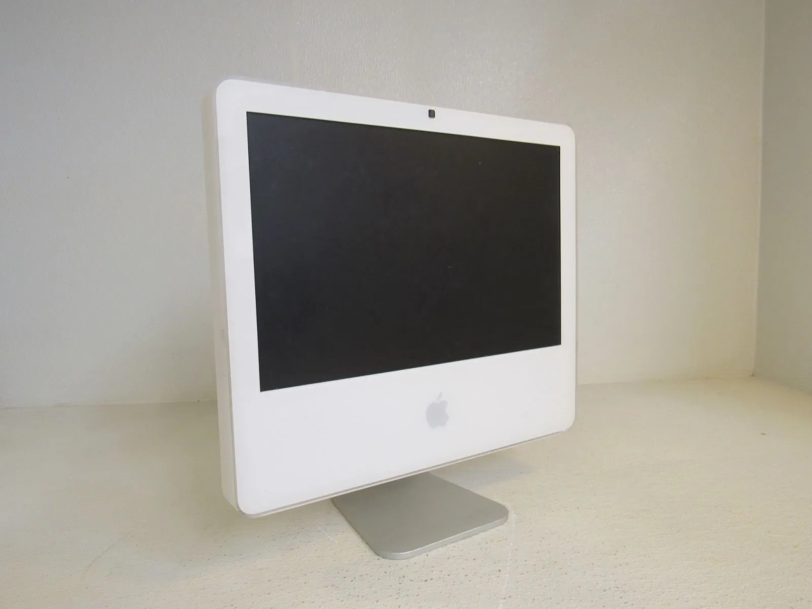 Apple iMac 17 in All In One Computer Bare Unit M White/Gray 1.83GHz A1195 -- Used