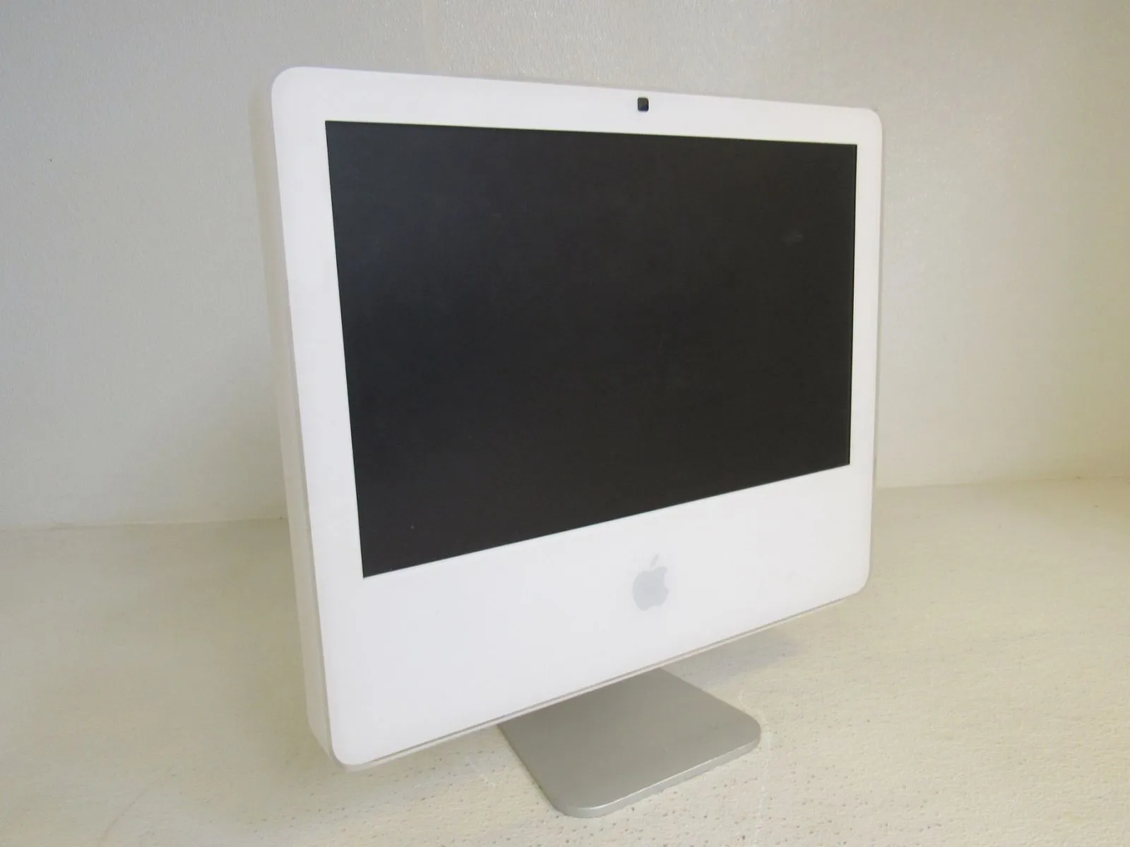 Apple iMac 17 in All In One Computer Bare Unit M White/Gray 1.83GHz A1195 -- Used