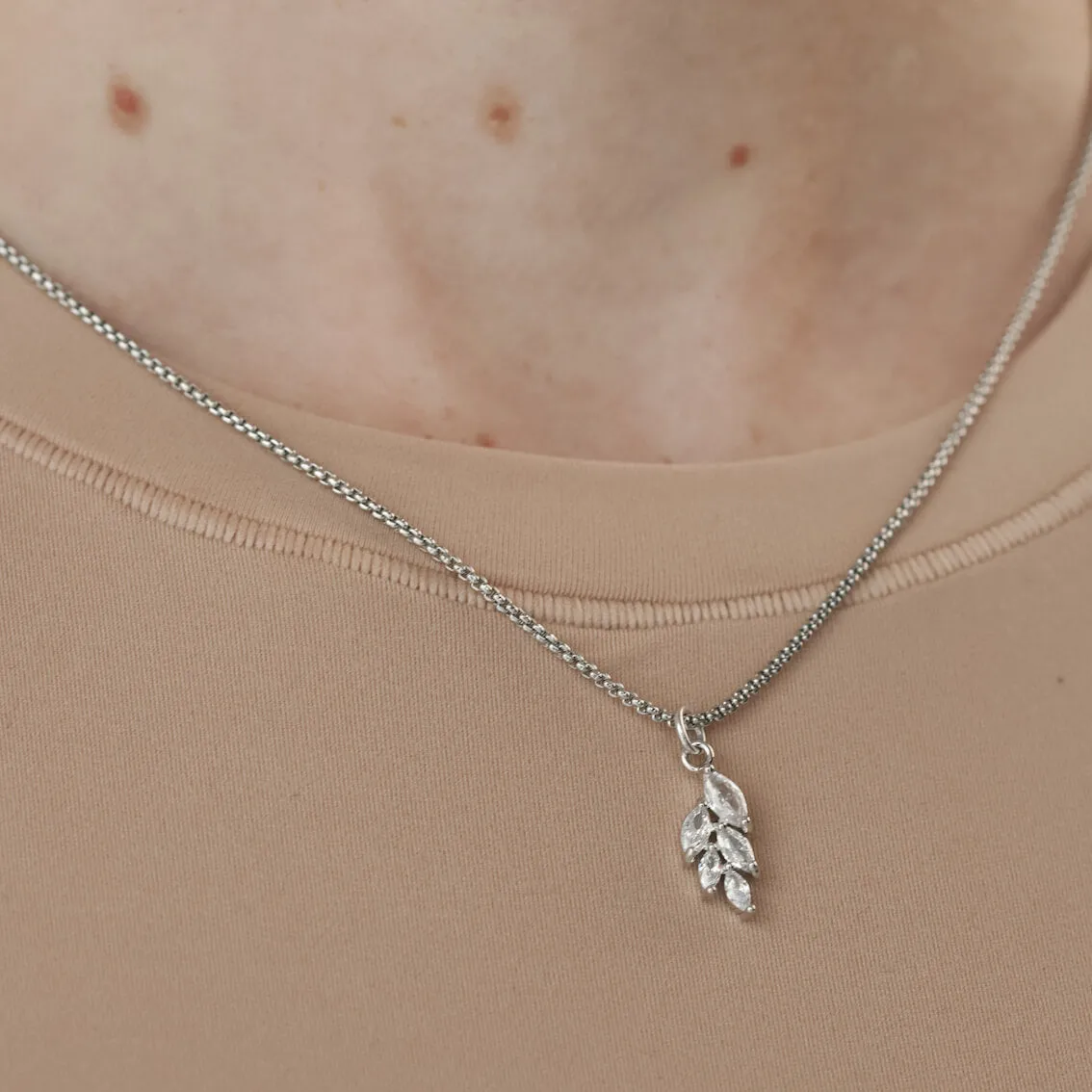 LEAVES ZIRCONIA NECKLACE